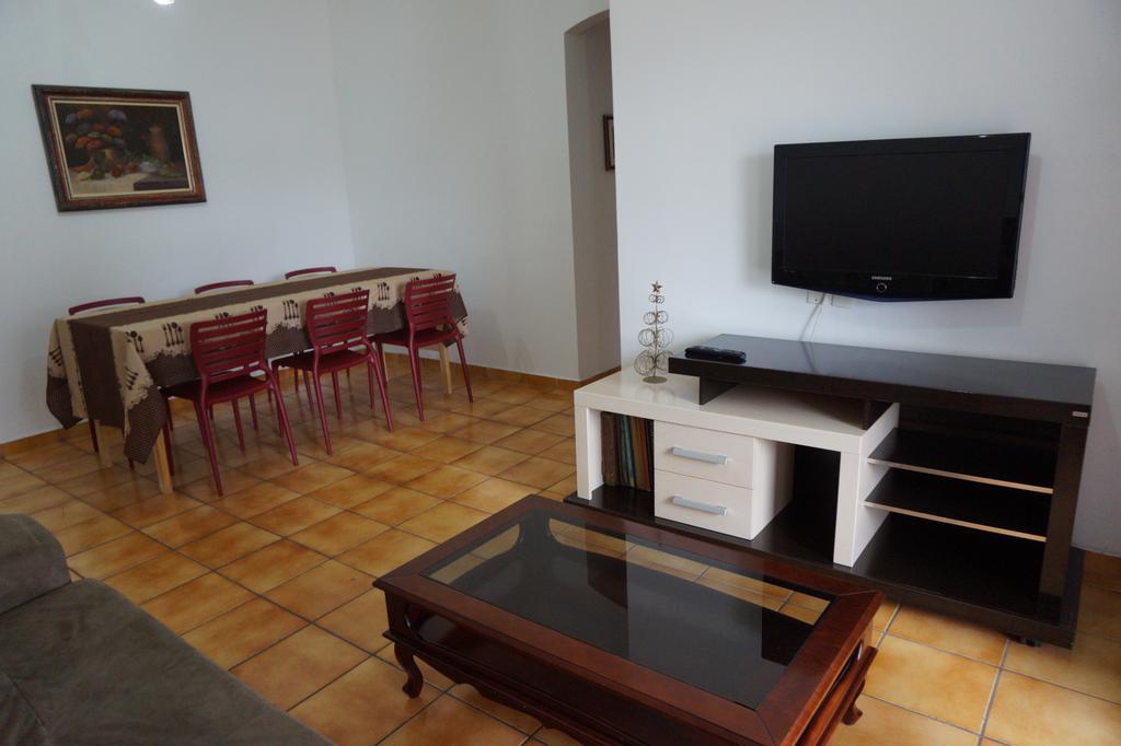 Aureo Guenaga Apartamento *
